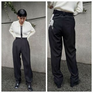 アメリヴィンテージ(Ameri VINTAGE)のAmeriVINTAG ローズ EMBROIDERY TAPERED PANTS(カジュアルパンツ)