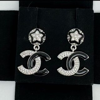 シャネル(CHANEL)のCHANELシャネル ピアス  シルバー　黒　イヤリング(ピアス)