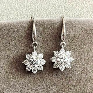 *新品未使用*　ジルコニアサンフラワーピアス 0.5CT(ピアス)