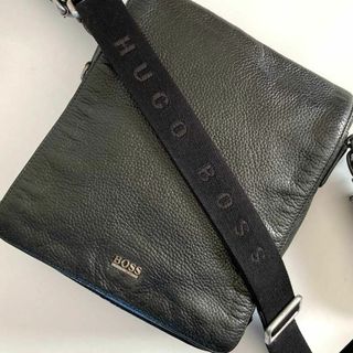 ヒューゴボス(HUGO BOSS)のHUGO BOSS レザー ショルダーバッグ フラップ 斜めがけ 黒(ショルダーバッグ)