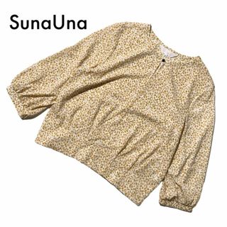 スーナウーナ(SunaUna)の美品 スーナウーナ ワールド ブラウス 38 M 総柄プリント 白 黄色 7分袖(シャツ/ブラウス(長袖/七分))