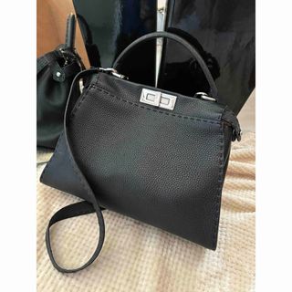 ロエベ(LOEWE)のFENDI フェンディ セレリア ピーカブー ミディアム ブラック(ハンドバッグ)