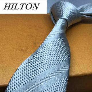 ヒルトンタイム(HILTON TIME)の美品★ HILTON ヒルトン★ ブランド ネクタイ シルク 日本製 シルバー(ネクタイ)