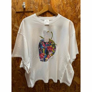 スカラー(ScoLar)のscolar スカラー　142631：花柄アートイチゴプリントプルオーバー(Tシャツ(半袖/袖なし))