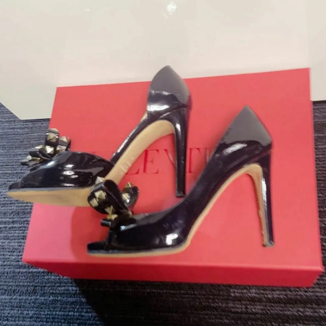 VALENTINO - 美品⭐️VALENTINO⭐️ヴァレンティノ⭐️ロック VALENTINO - 美品⭐️VALENTINO⭐️ヴァレンティノ⭐️ロック