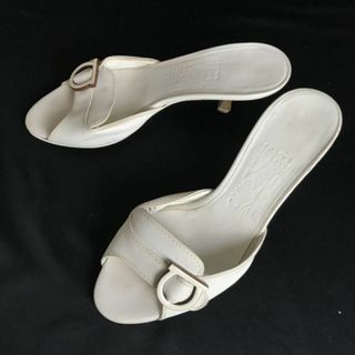 フェラガモ(Ferragamo)のフェラガモ/Salvatore Ferragamo★ミュール/オープントゥ/サンダル【5D/22.0-22.5程度/白/WHITE】Shoes/mule◆Q-235#BUZZBERG(サンダル)