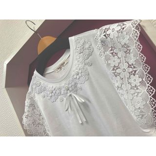 新品未使用スーパービューティーレースデザインが可愛いコットンカットソー(Tシャツ/カットソー(半袖/袖なし))