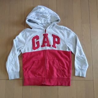 ギャップキッズ(GAP Kids)のGAP KIDSギャップキッズパーカー140サイズ使用品レッド(Tシャツ/カットソー)