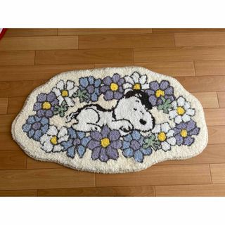 スヌーピー(SNOOPY)の♪ 新品 スヌーピー ダイカットマット 花いっぱい 約44×80cm ブルー♪(玄関マット)