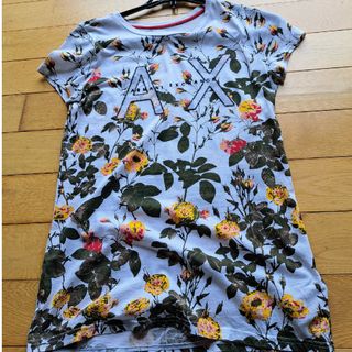 アルマーニエクスチェンジ(ARMANI EXCHANGE)のアルマーニエクスチェンジ　 Tシャツ　レディース　花柄(Tシャツ(半袖/袖なし))