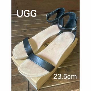 アグオーストラリア(UGG AUSTRALIA)のサンダル  レディース  UGG 23.5 ブラック　ウエッジソール　(サンダル)