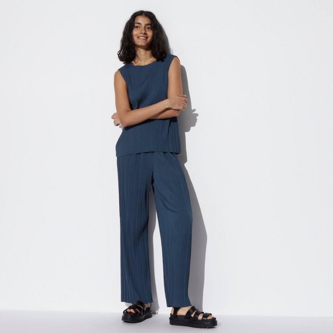 UNIQLO - 【新品未使用品】プリーツストレートパンツ 丈標準 M UNIQLO - 【新品未使用品】プリーツストレートパンツ 丈標準 M