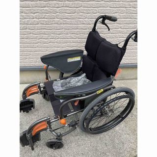 自走式 車椅子 ブラック 黒 40幅 折り畳み 肘掛け 跳ね上げ 介護 