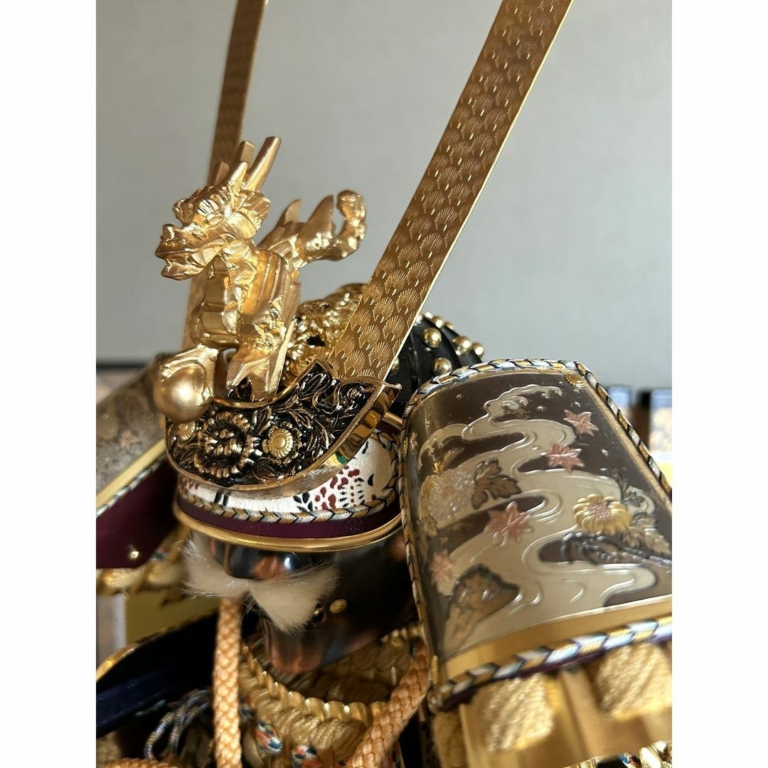 鈴木利光 大鎧飾 五月人形 鎧兜 正絹 金箔 台座付き 久月 伝統 鈴木利光 大鎧飾 五月人形 鎧兜 正絹 金箔 台座付き 久月 伝統