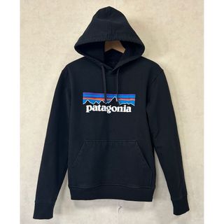 パタゴニア(patagonia)のPatagonia パタゴニア P-6 ロゴ メンズパーカー ブラックXSサイズ(パーカー)