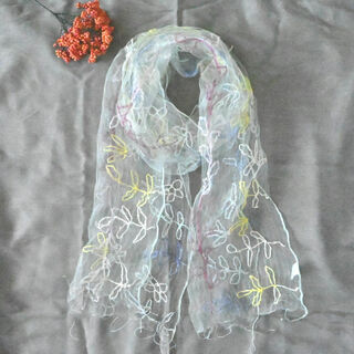 シルク100 絹　刺繍　シアー　ストール　スカーフ　ハオリ　UV　シフォン　絹(バンダナ/スカーフ)