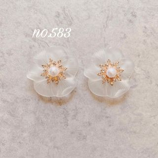 no.583 フラワー パール ビジュー ホワイト ピアス、イヤリング