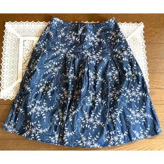 ローラアシュレイ(LAURA ASHLEY)のロータアシュレイ 刺繍デニムスカート(ひざ丈スカート)