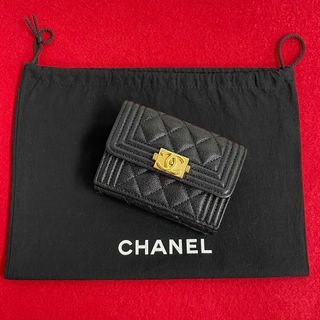 シャネル(CHANEL)のほぼ未使用 シール有 28番台 CHANEL シャネル ボーイシャネル マトラッセ キャビアスキン レザー 三つ折り 財布 ウォレット ブラック 17239(財布)