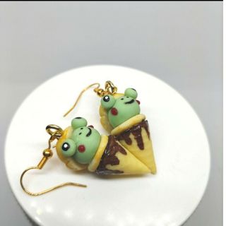 抹茶味アイスクリーム（カエルさん）ピアス、イヤリング(ピアス)