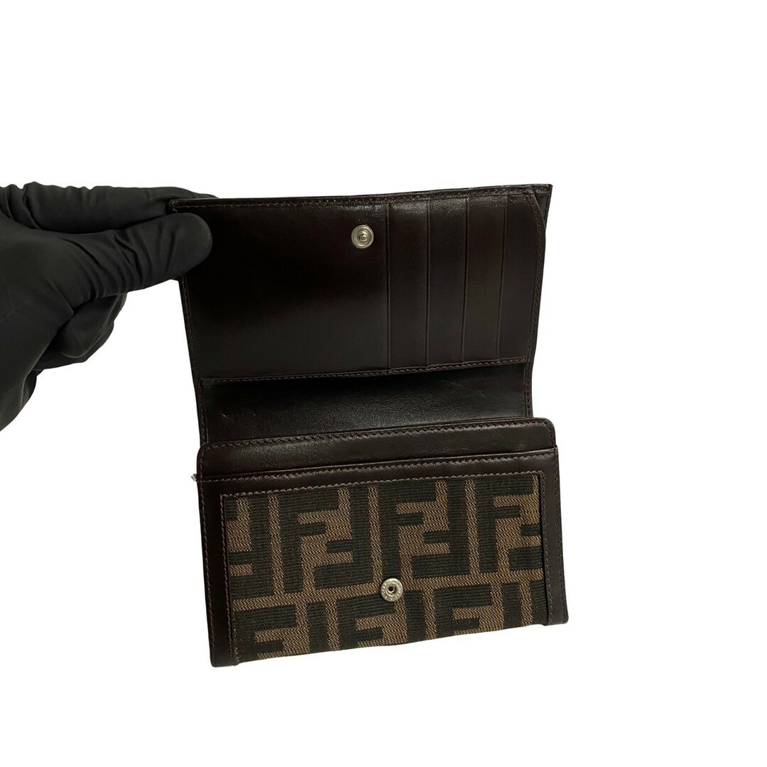 極 美品 FENDI フェンディ ズッカ FF ロゴ レザー 本革 キャンバス 二つ折り 財布 ミニ コンパクト ウォレット ブラウン 茶 97392 極 美品 FENDI フェンディ ズッカ FF ロゴ レザー 本革 キャンバス 二つ折り 財布 ミニ コンパクト ウォレット ブラウン 茶 97392