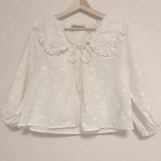 ザラ(ZARA)のZARA ピーターパンカラー エンブロイダリー ブラウス(シャツ/ブラウス(長袖/七分))