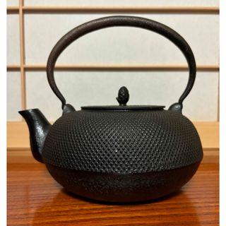 ナンブテッキ(南部鉄器)の南部鉄器 南部鉄瓶 茶道具 アラレ やかん 伝統工芸(調理道具/製菓道具)