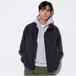 ユニクロ(UNIQLO)の【新品タグ付き】ユニクロ ウィンドプルーフスタンドブルゾン ブラックXL(ナイロンジャケット)