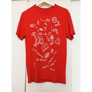 ユニクロ(UNIQLO)のユニクロ　草間彌生UT 半袖　メンズTシャツ 赤　S UNIQLO(Tシャツ/カットソー(半袖/袖なし))