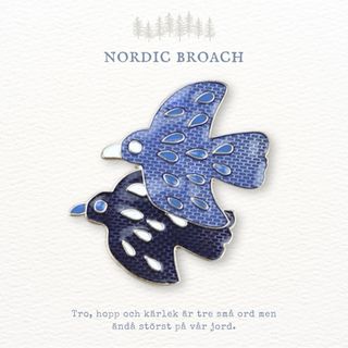 Nordic broach 北欧風 ブローチ ラブバード ブルー(ブローチ/コサージュ)