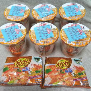 ニッシンショクヒン(日清食品)の日清食品カップヌードルラクサ６個とKALDIで購入したトムヤム２個(麺類)