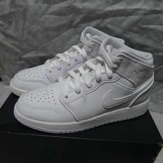 ジョーダン(Jordan Brand（NIKE）)のNike Air Jordan 1 Mid "Triple White"(スニーカー)