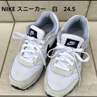 ナイキ(NIKE)のNIKE スニーカー　白　24.5  (スニーカー)