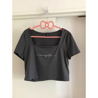 ショート丈　ロゴTシャツ　グレー(Tシャツ(半袖/袖なし))