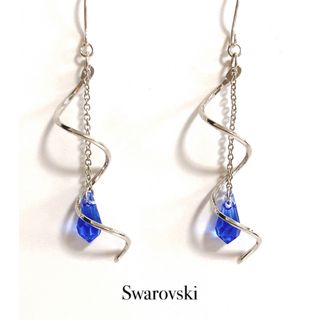 スワロフスキー(SWAROVSKI)のツイスト×ドロップ　スワロフスキーピアス・イヤリング　★カラーお選び頂けます★(ピアス)