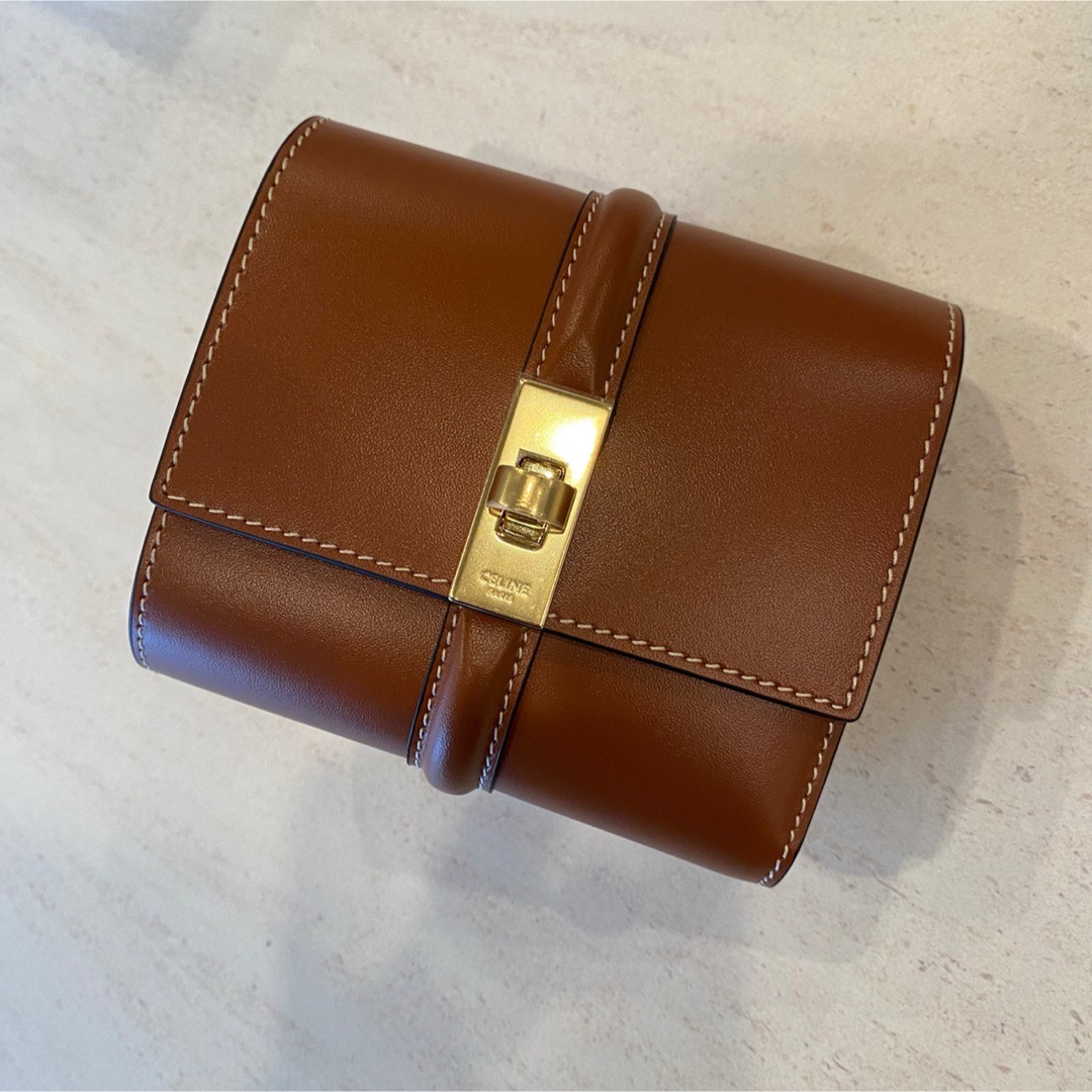 CELINE - 【最終値下げ✨新品未使用】CELINE 三つ折り財布 16 CELINE - 【最終値下げ✨新品未使用】CELINE 三つ折り財布 16