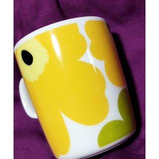 マリメッコ(marimekko)のマリメッコマグカップ　黄色　保管管理(マグカップ)