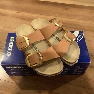 ビルケンシュトック(BIRKENSTOCK)の新品　ビルケンシュトック  サンダル　アリゾナ　ビッグバックル　35(サンダル)