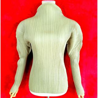 プリーツプリーズイッセイミヤケ(PLEATS PLEASE ISSEY MIYAKE)の【希少デザイン】プリーツプリーズ　ミントグリーン　カットソー　トップス　長袖(Tシャツ(長袖/七分))