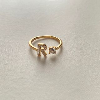 イニシャルリング　R(ピアス)