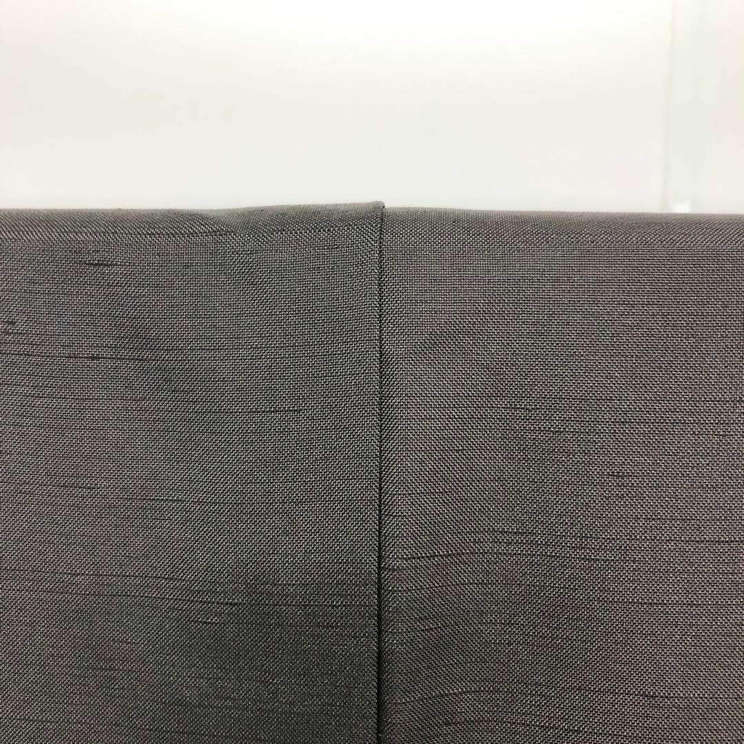 付下げ モダンな幾何学模様 刺繍 モノトーン 黒鼠色 しつけ糸 K 付下げ モダンな幾何学模様 刺繍 モノトーン 黒鼠色 しつけ糸 K