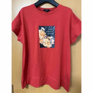 【コムサイズム】フォトプリントＴシャツ　『オレンジレッド』