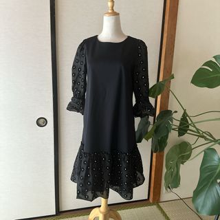 刺繍アート切り替えワンピース(ひざ丈ワンピース)