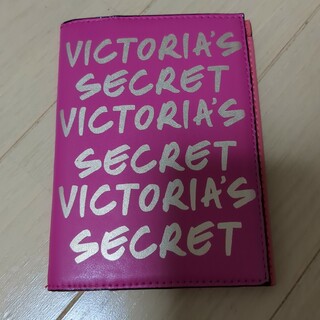 ヴィクトリアズシークレット(Victoria's Secret)の最終価格❗VICTORIA❜S SECRET⭐パスポートケース(パスケース/IDカードホルダー)