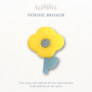 Nordic broach 北欧風 アクリル ブローチ 小さなお花 イエロー(ブローチ/コサージュ)