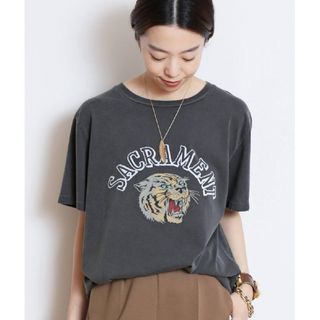 DEUXIEME CLASSE - REMI RELIEF/レミレリーフSACRAMENT TIGER Tシャツ