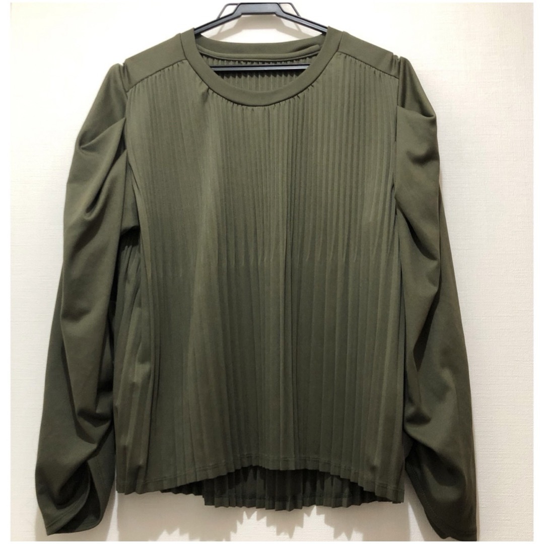 ZUCCa(ズッカ)の★美品★ZUCCa　ズッカ　 プリーツ　ブラウス　バルーン袖　カーキ　M レディースのトップス(シャツ/ブラウス(長袖/七分))の商品写真