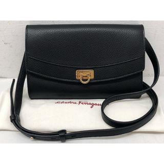 Salvatore Ferragamo - Salvatore Ferragamo(サルヴァトーレ フェラガモ) ガンチーニ レザー ショルダーバッグ ブラック / 22D858 【64620-007】