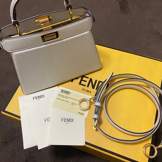 FENDI ピーカブー ISeeU アイシーユー プチ　ホワイト(ハンドバッグ)