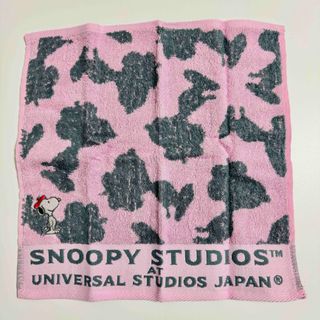 スヌーピー(SNOOPY)の● スヌーピー ハンドタオル 未使用品 綿100% 34×34cm  ピンク ●(タオル)